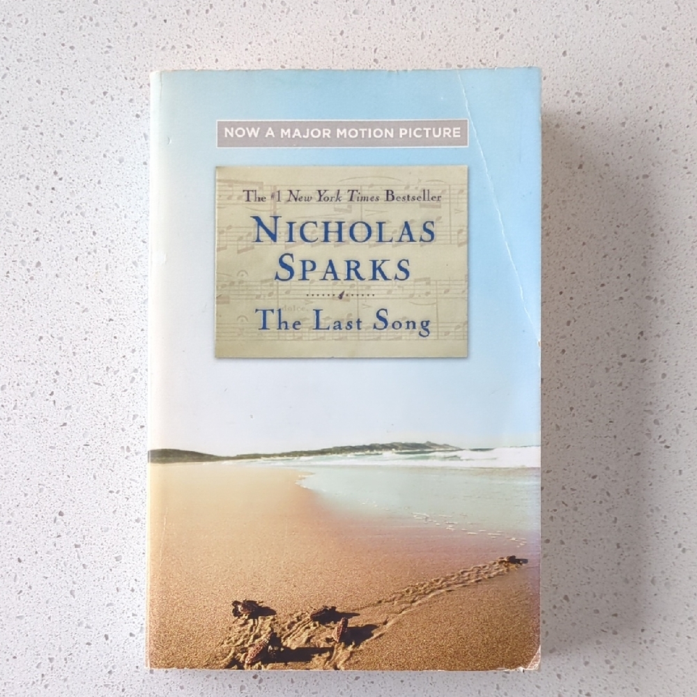 FREE WIH PURCHASE - Nicholas Sparks 'The Last Song' Book
